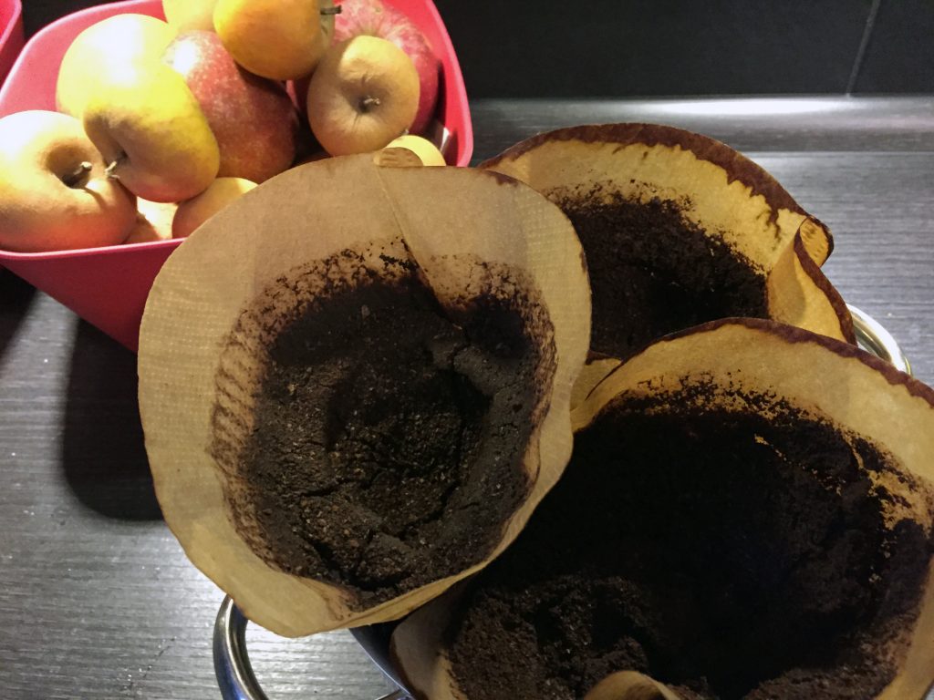 Kaffeesatz ist ein wertvoller Gartendünger | sonnen-beet.de